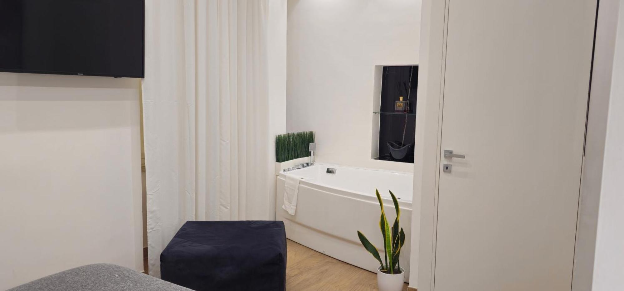 Palmhouse Con Jacuzzi Salerno
